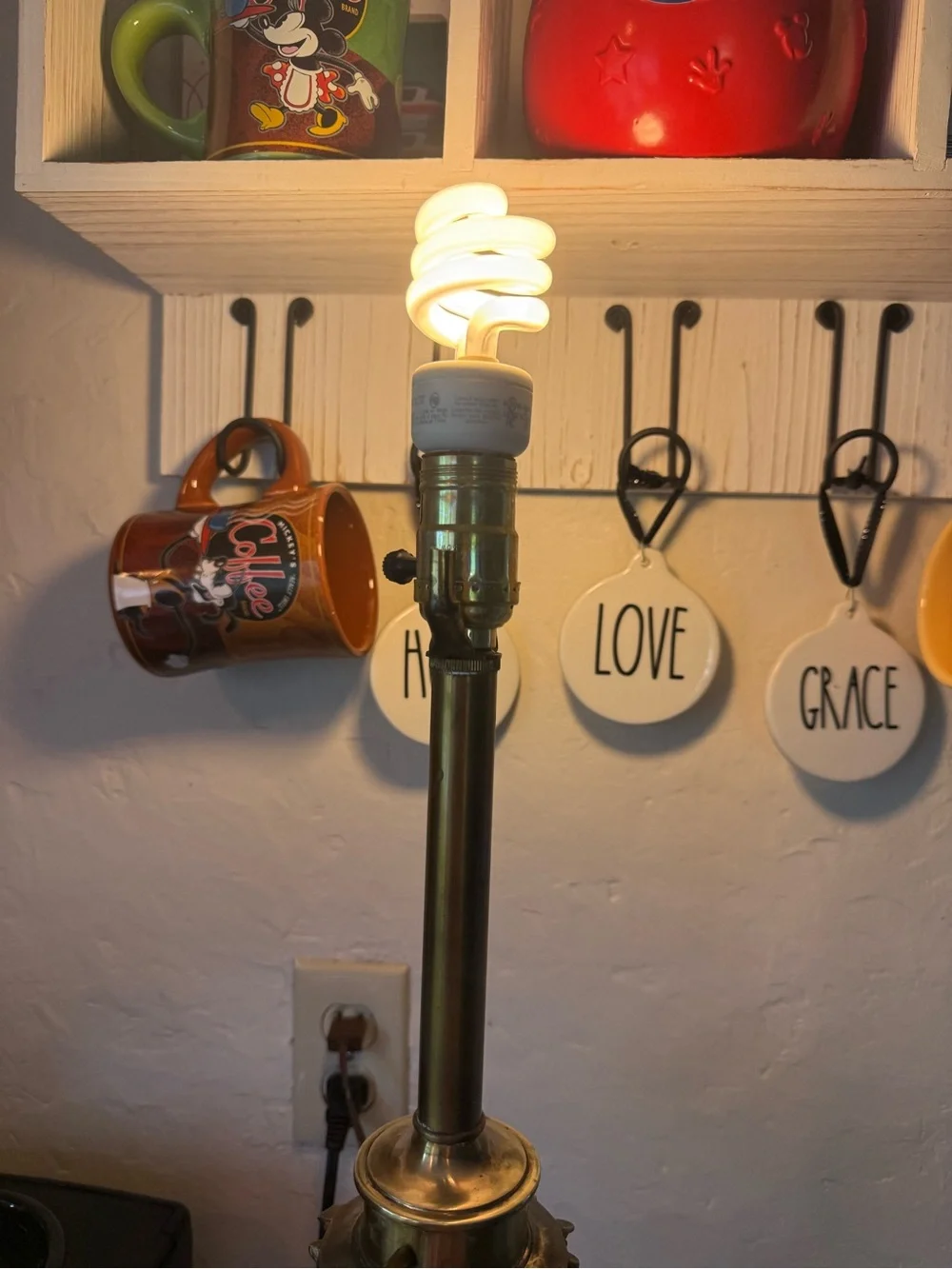 vintage Stiffel Hollywood Regency table lamp featuring a white porcelain column